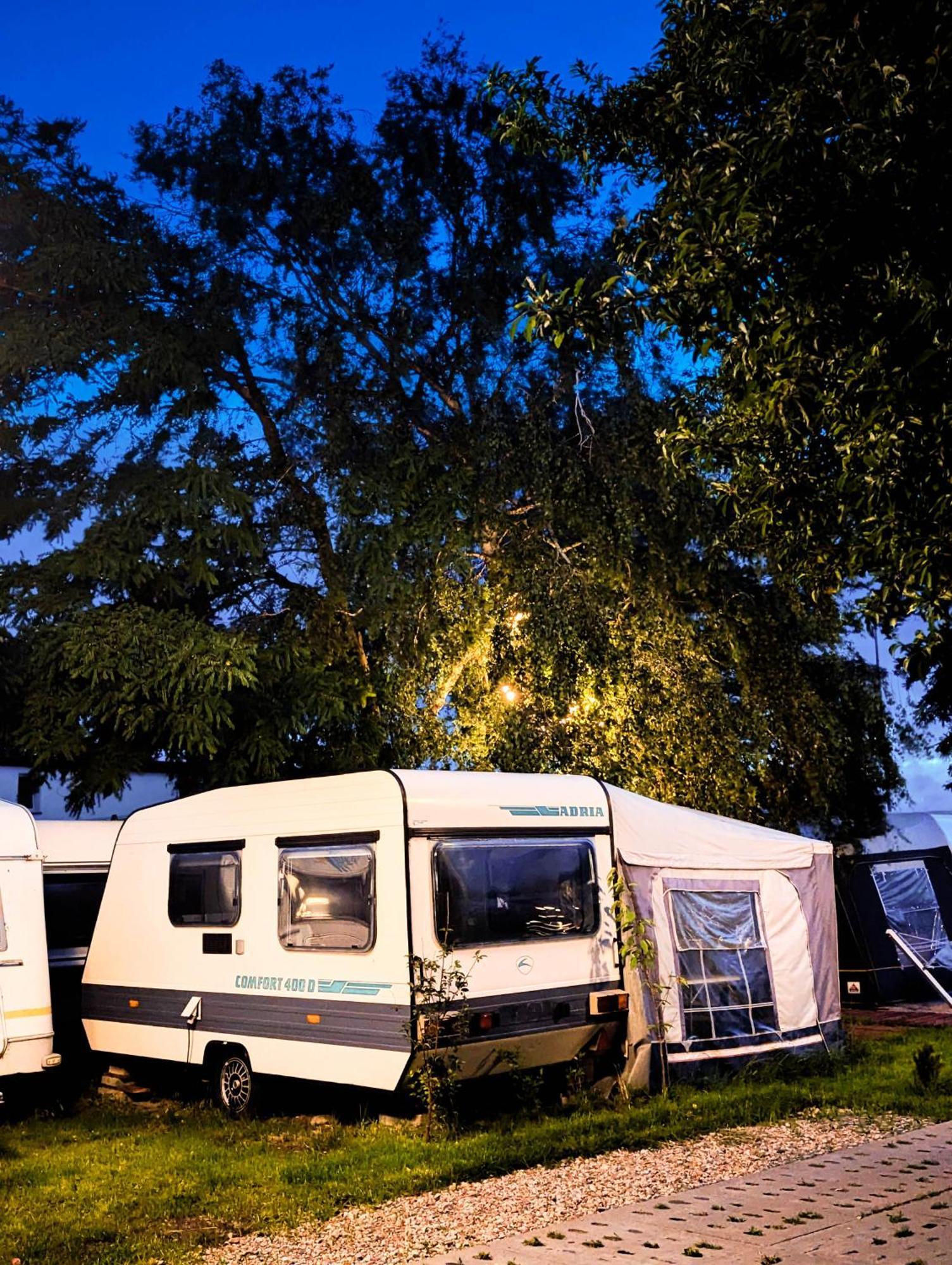 ホテル Sonata Camp ヤスタルニャ エクステリア 写真